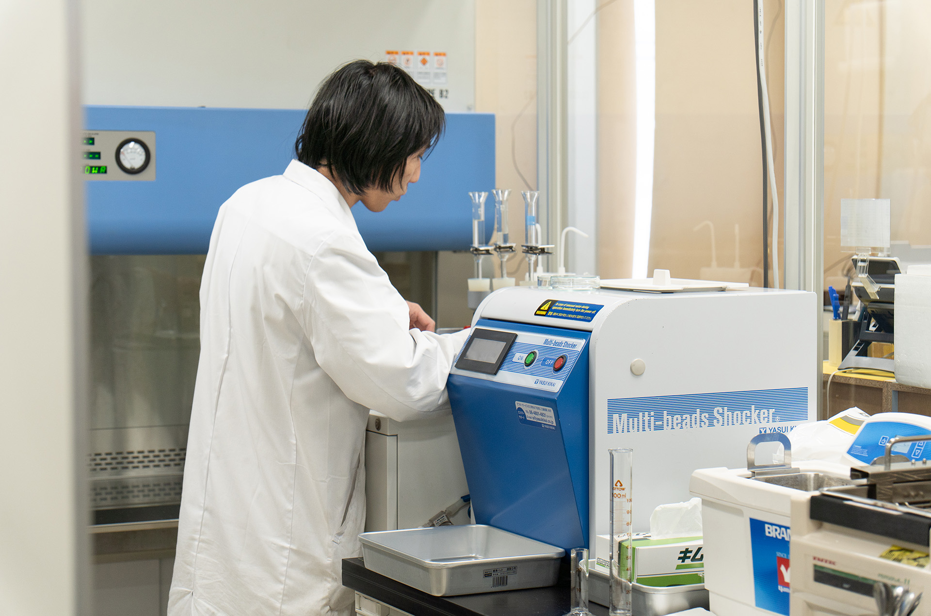 野外化学株式会社 職場の様子